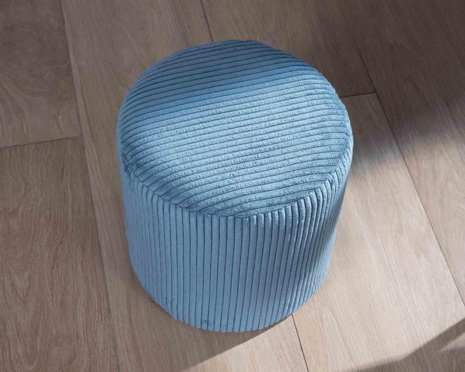 Lote de 2 pufs de color azul petróleo de terciopelo acanalado «Snaw», de 35 cm de diámetro