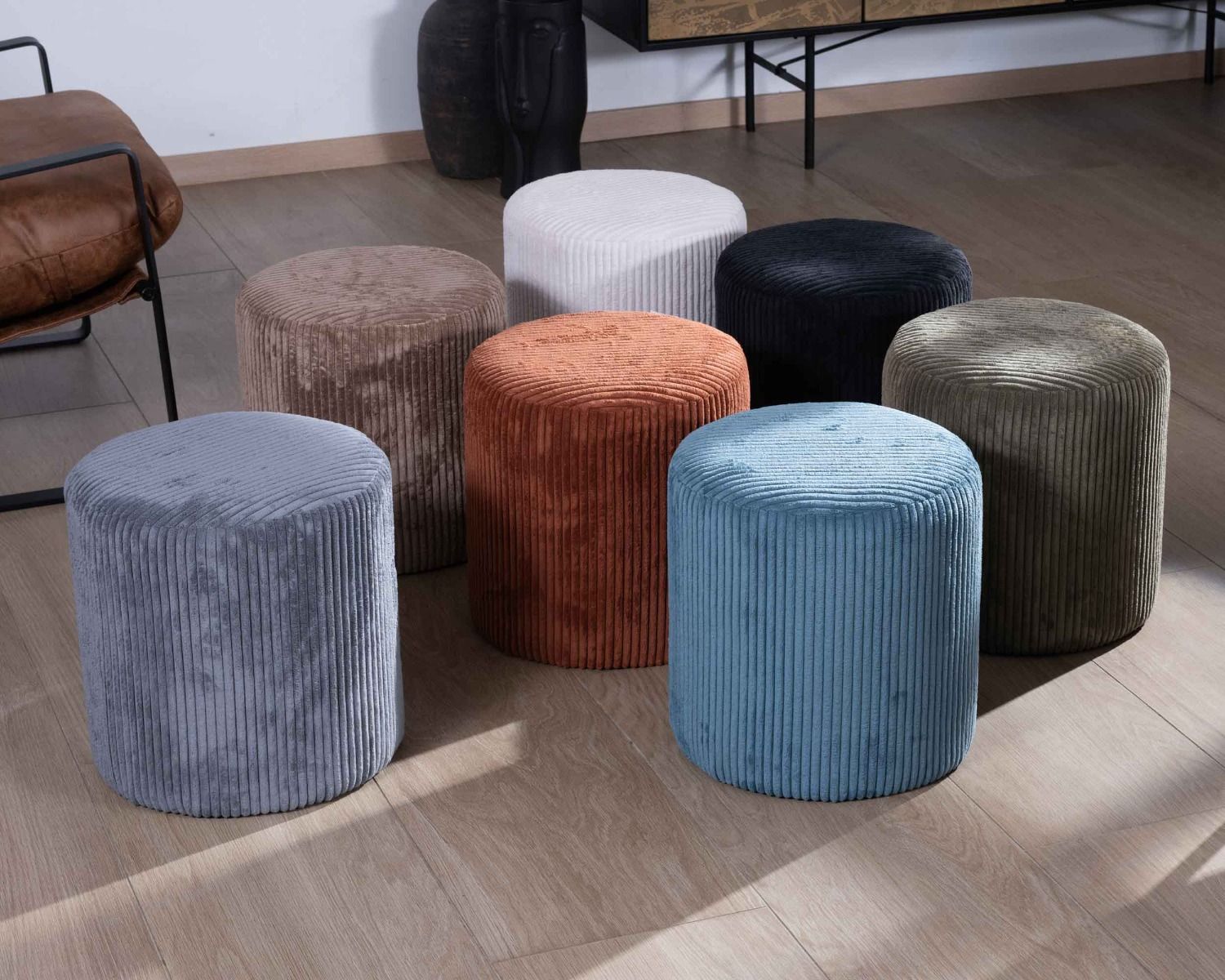 Lote de 2 pufs pequeños de color óxido, de terciopelo acanalado «Snaw», con un diámetro de 35 cm