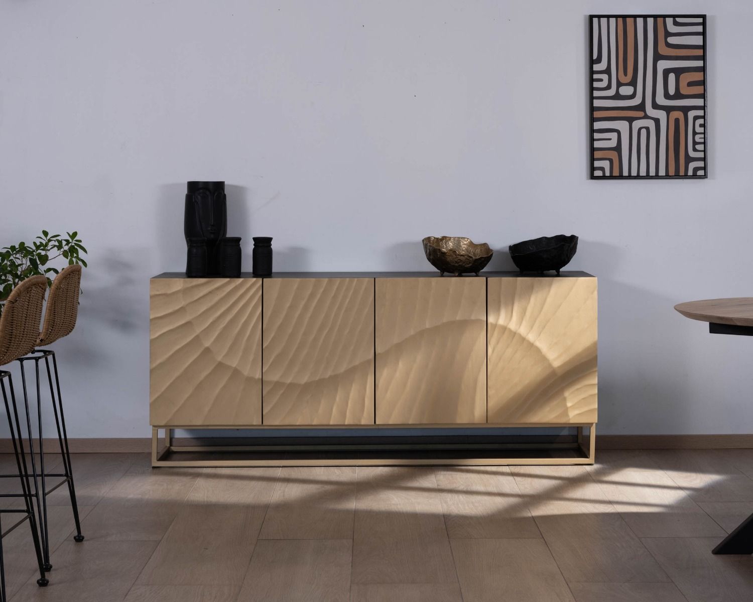 Aparador de 4 puertas dorado y negro «Pop Vintage», de metal y madera maciza