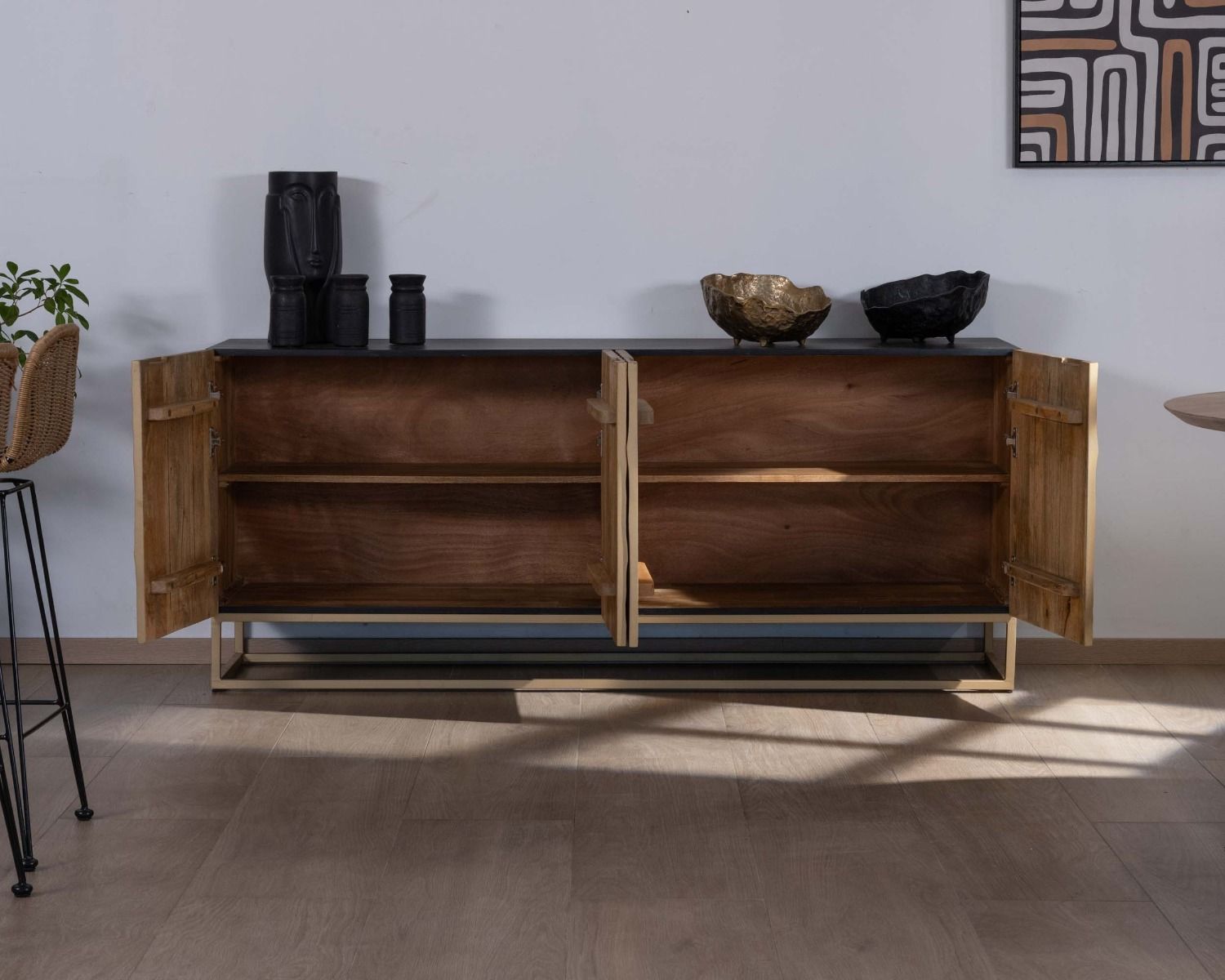 Aparador de 4 puertas dorado y negro «Pop Vintage», de metal y madera maciza
