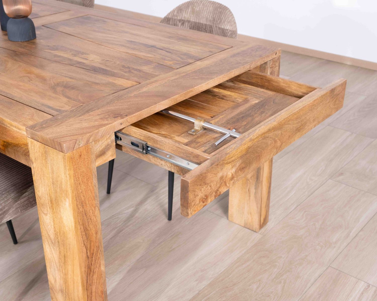 Mesa de comedor extensible de 200 a 290 cm «Jappy» en madera de mango oscuro