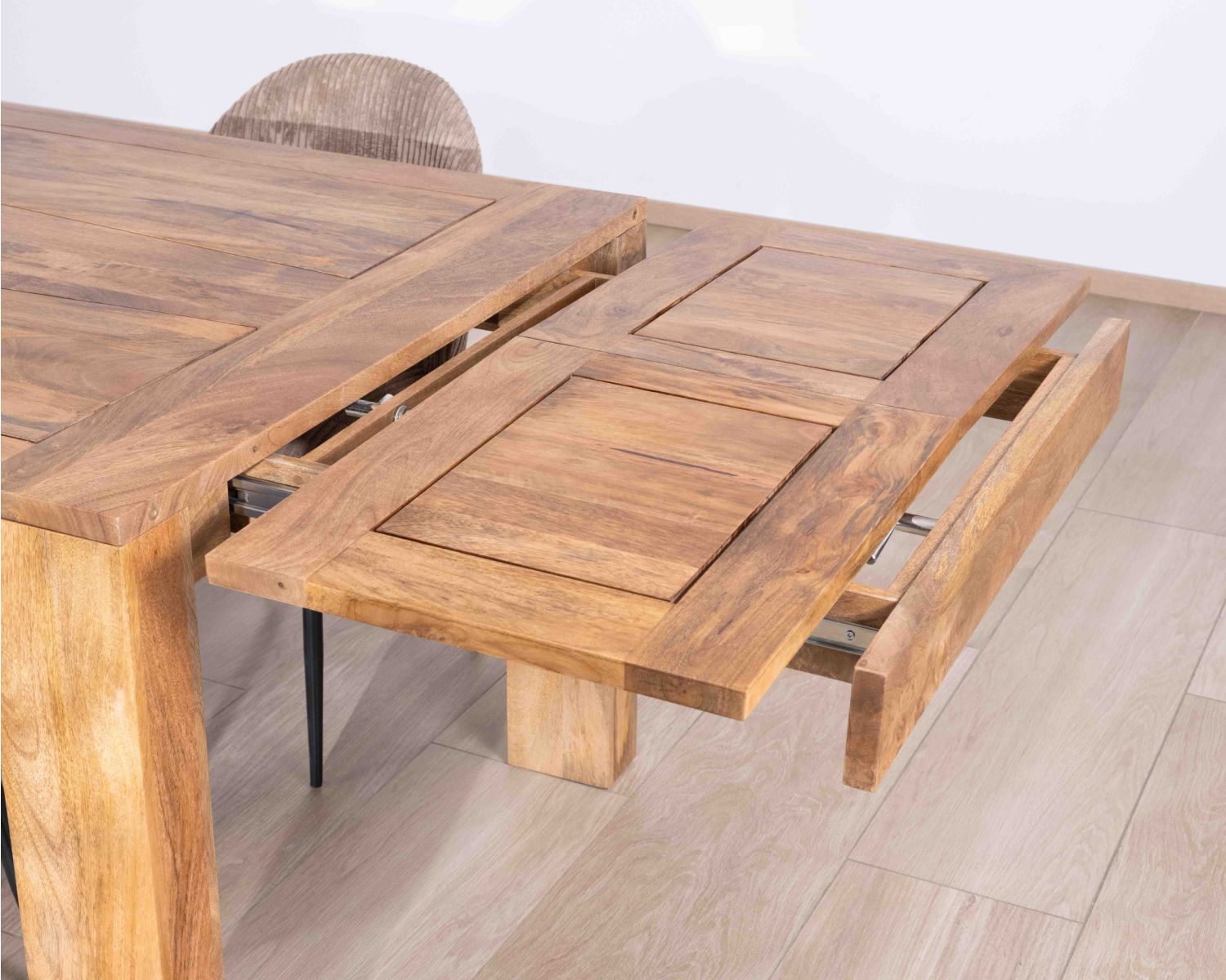 Mesa de comedor extensible de 200 a 290 cm «Jappy» en madera de mango oscuro