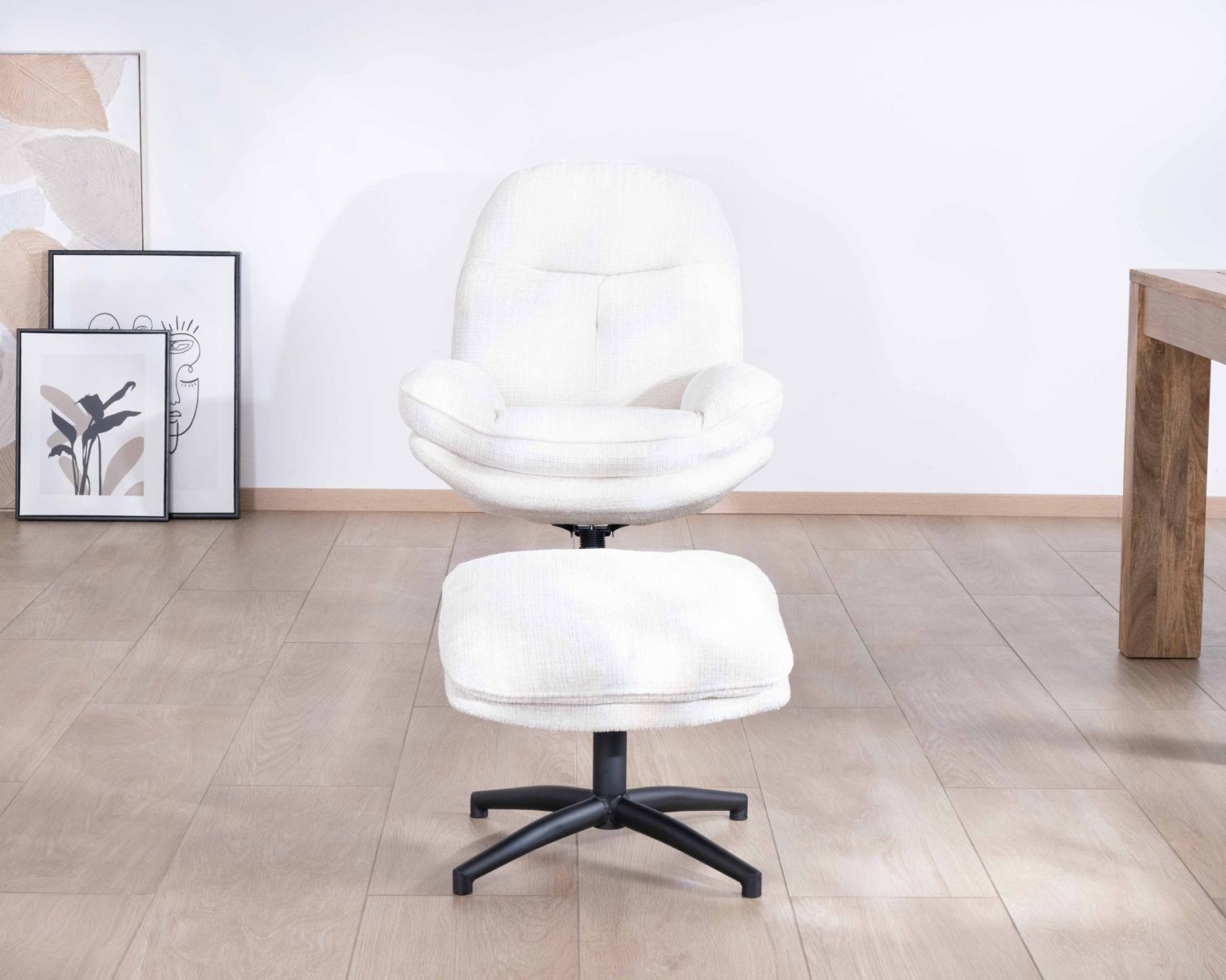 Sillón vintage con puf de tela blanca ultrasuave «Branson»