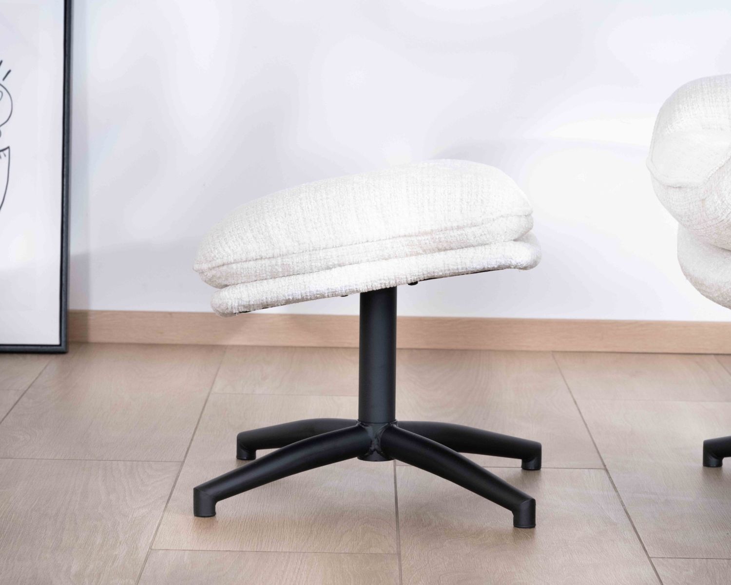 Sillón vintage con puf de tela blanca ultrasuave «Branson»