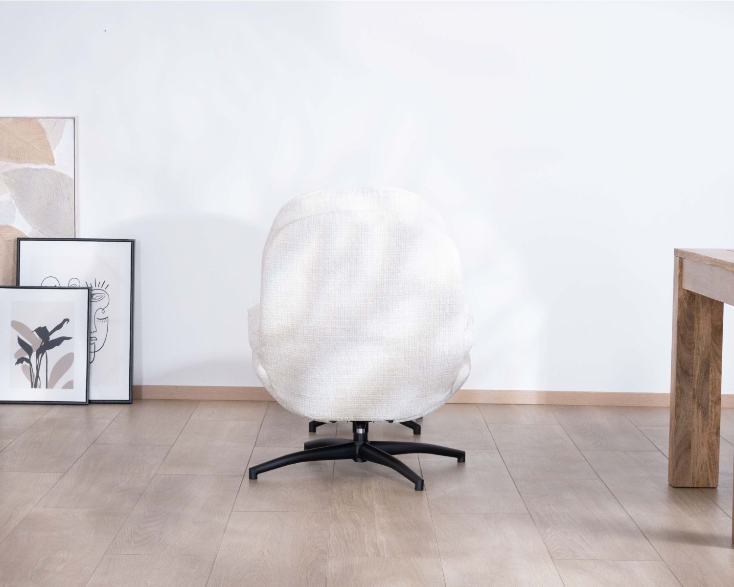 Sillón vintage con puf de tela blanca ultrasuave «Branson»