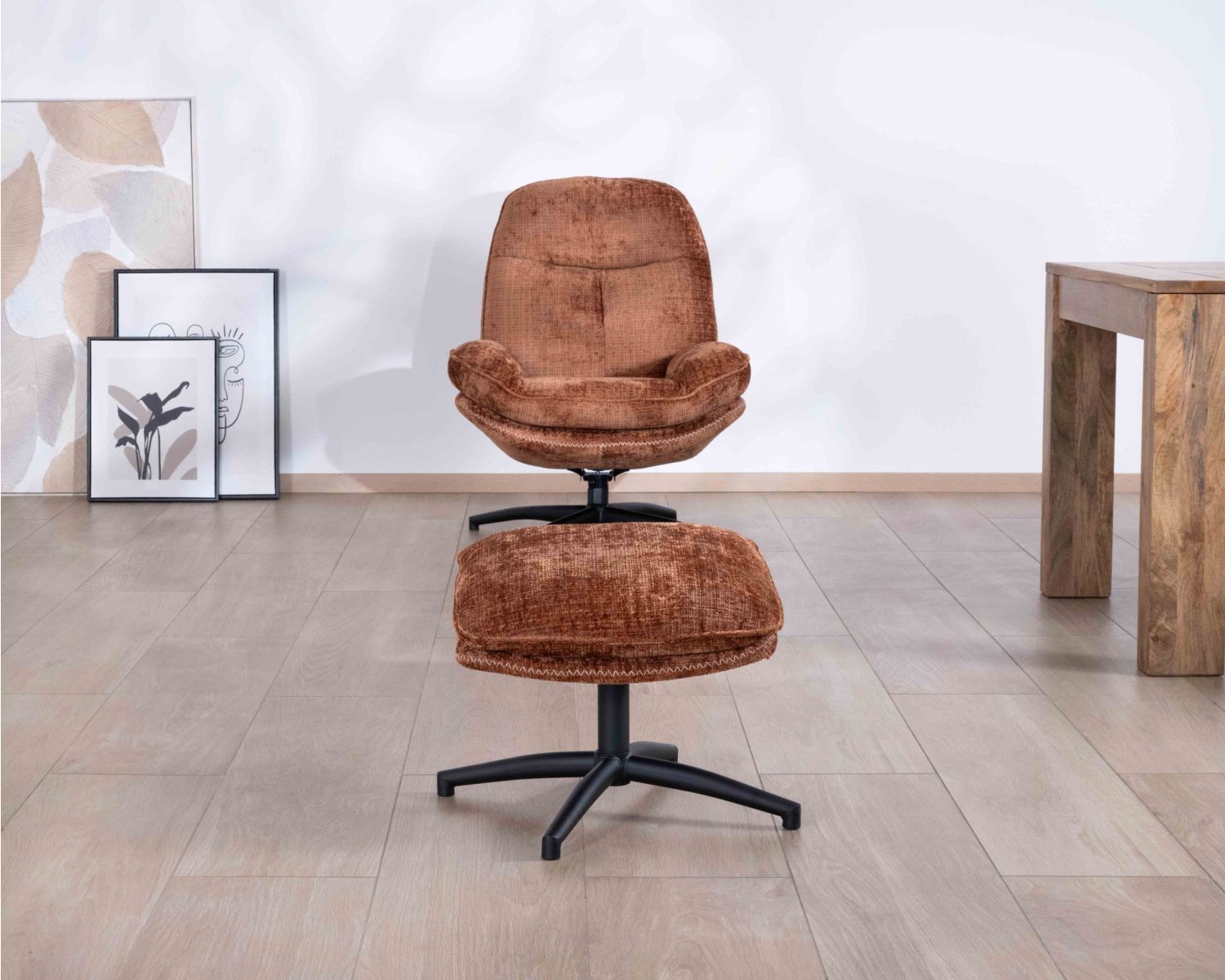 Sillón de relajación con puf de tela suave color terracota «Branson», giratorio 360°