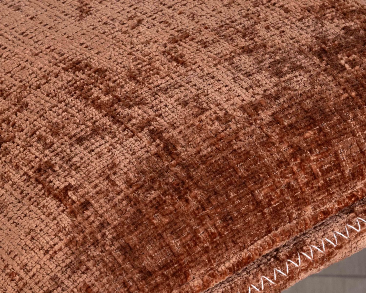 Sillón de relajación con puf de tela suave color terracota «Branson», giratorio 360°