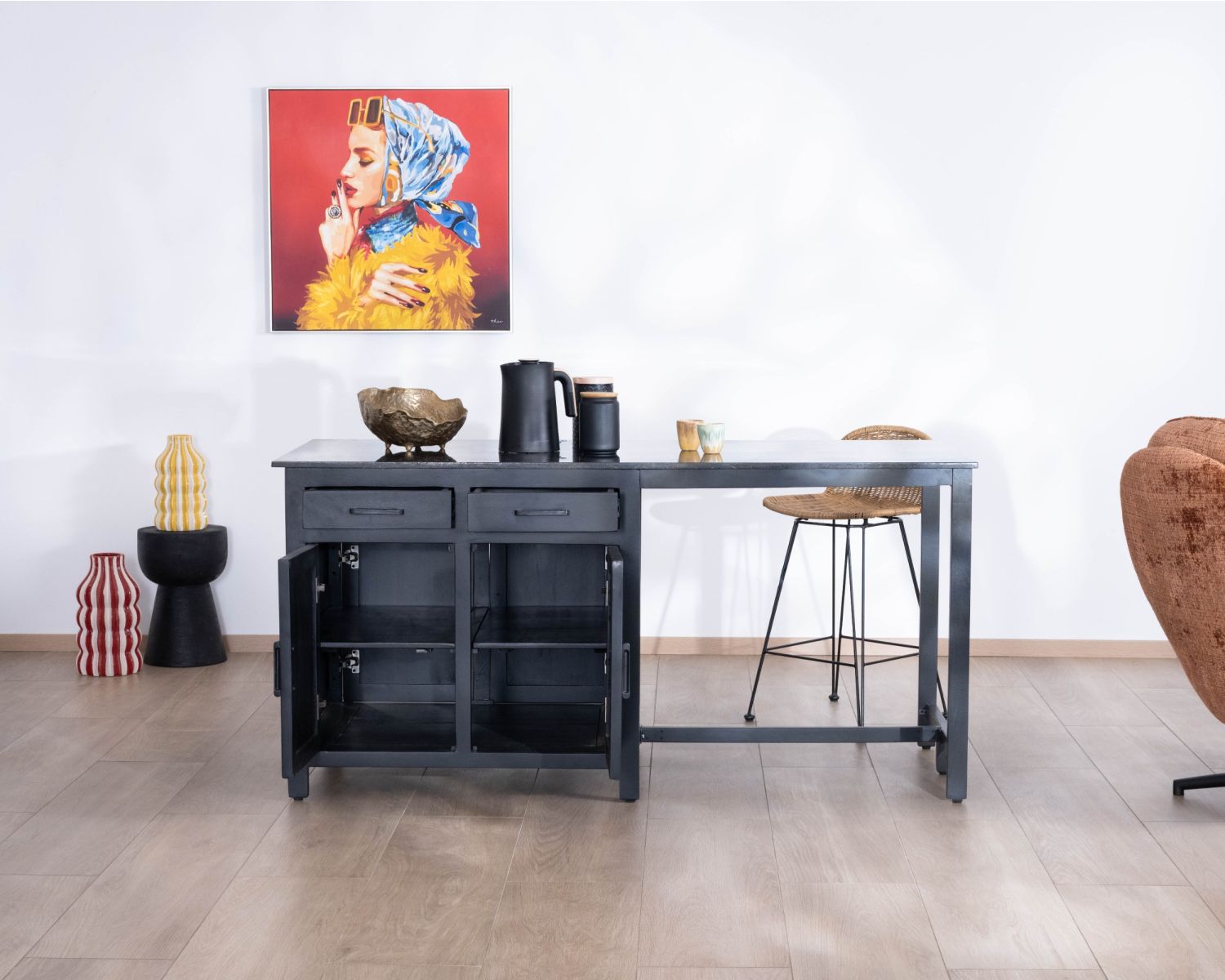 Isla de cocina negra con zona de comedor «Grand Chef» de madera de mango y granito
