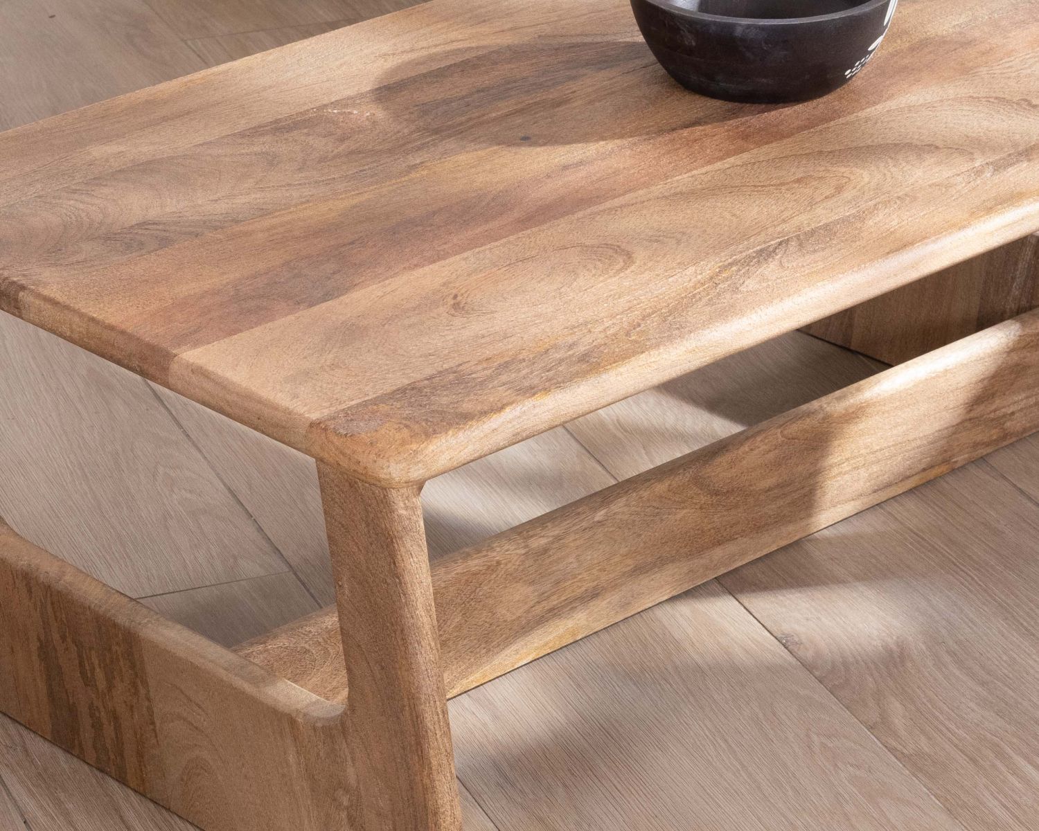 Mesa de salón de líneas sencillas en madera de mango natural «Maestro», 110 cm