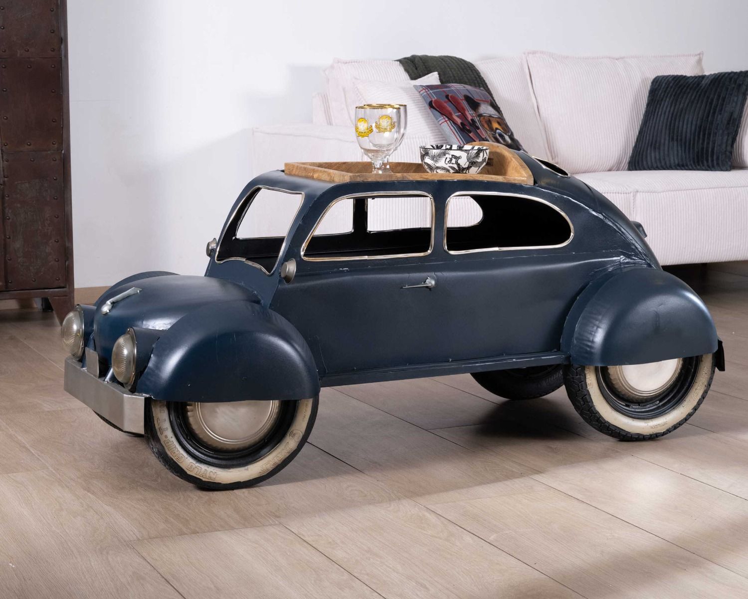 Original mesa de centro con forma de coche vintage azul «Crazy»