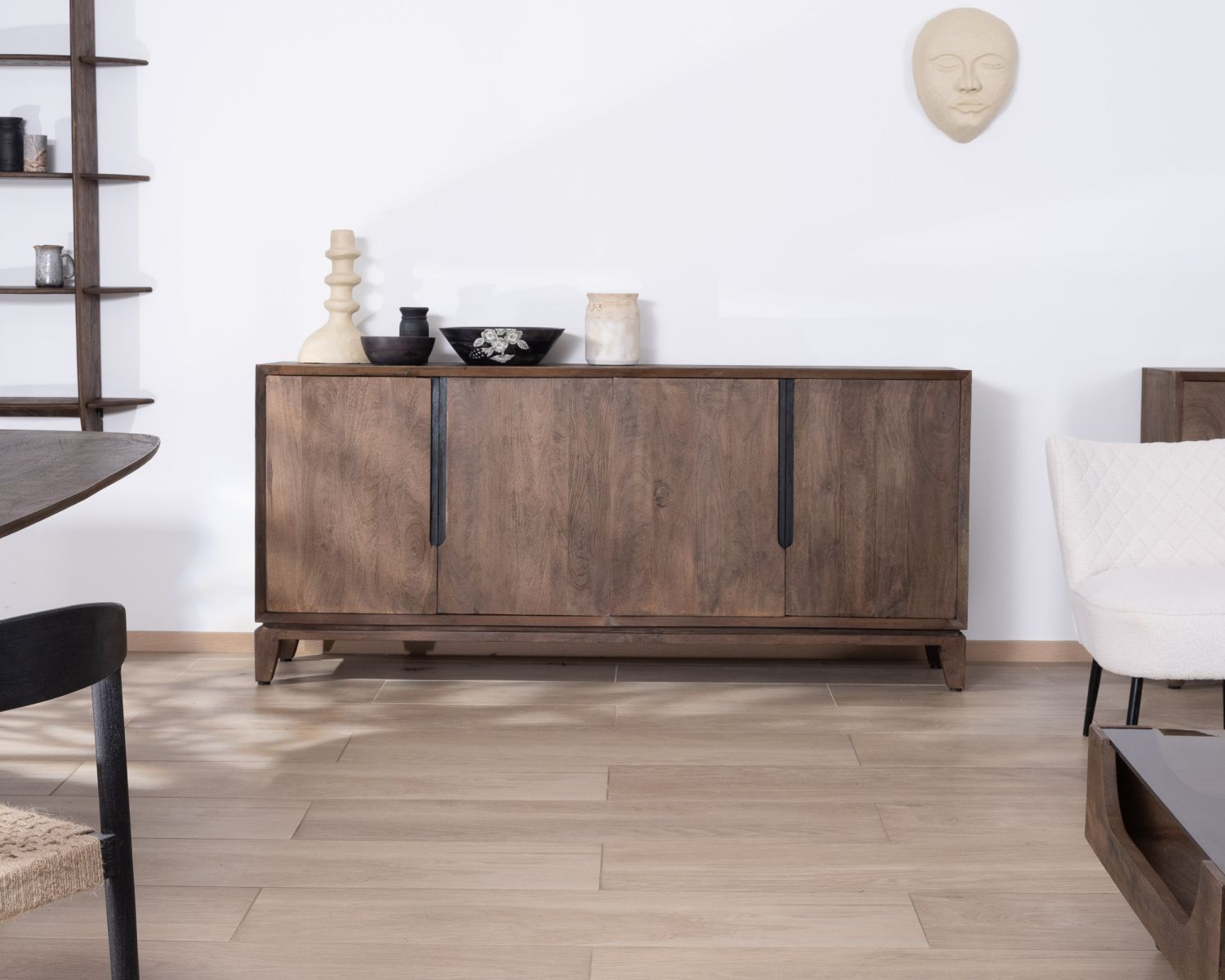 Aparador de 4 puertas de estilo retro en madera maciza de mango «Slody»