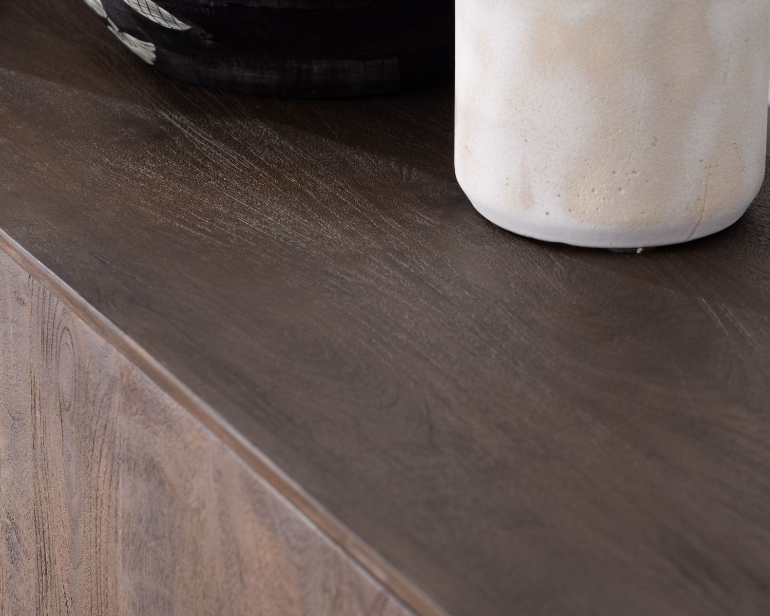 Aparador de 4 puertas de estilo retro en madera maciza de mango «Slody»