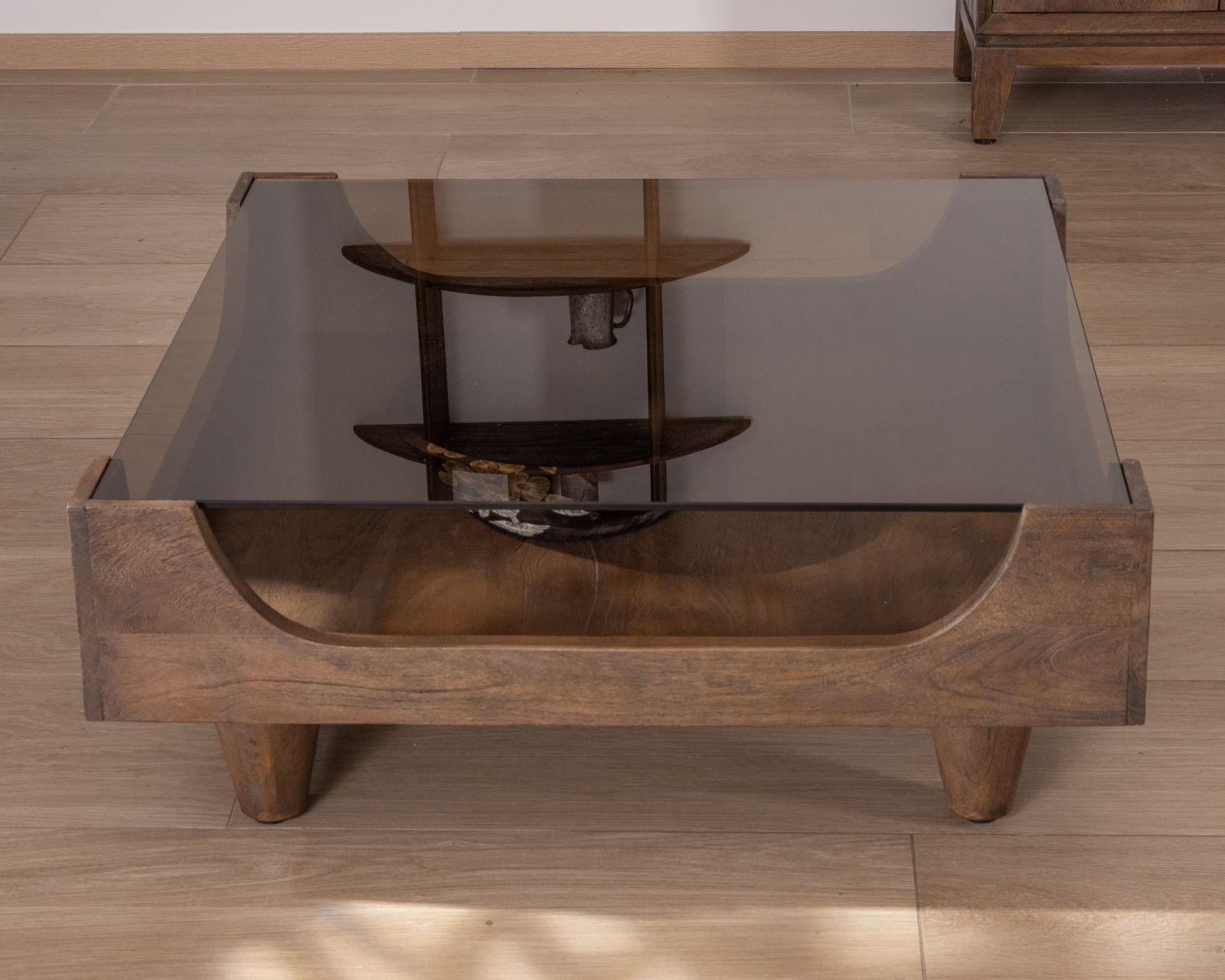 Mesa de centro cuadrada de diseño vintage en madera de mango con tablero de cristal «Slody»