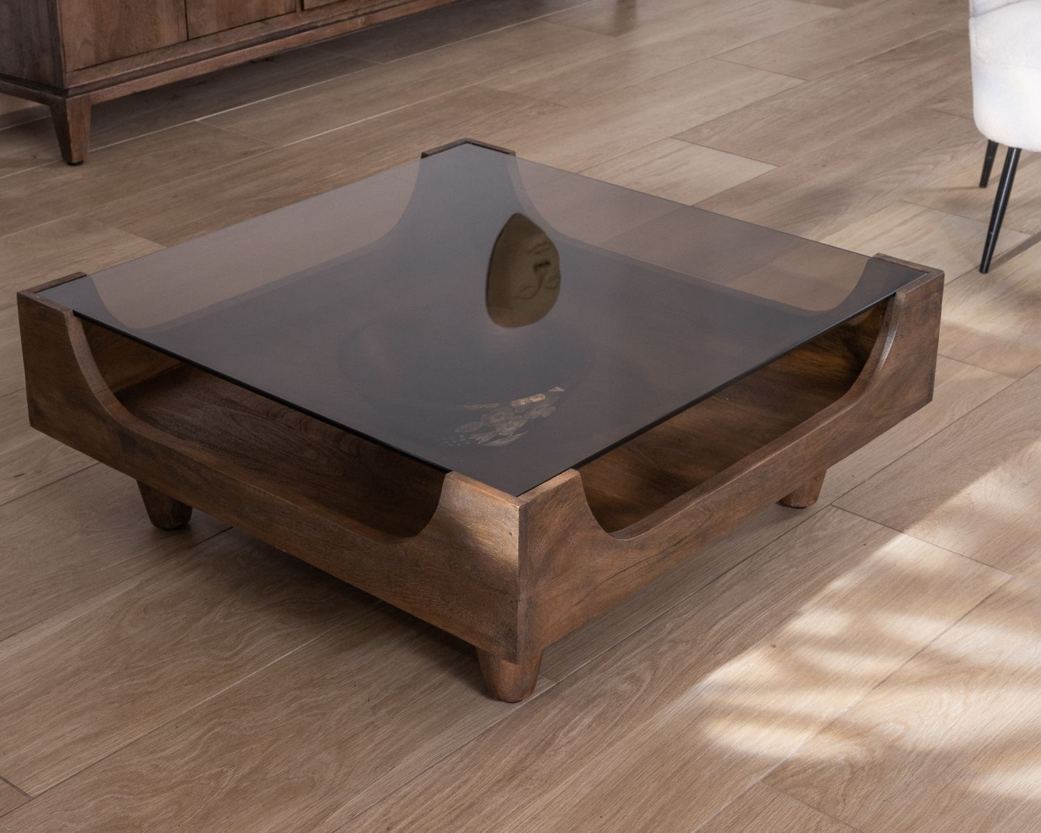 Mesa de centro cuadrada de diseño vintage en madera de mango con tablero de cristal «Slody»