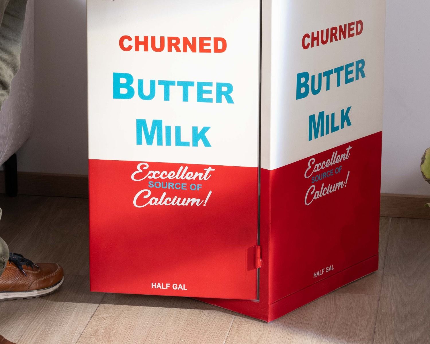 Mueble de almacenamiento original con forma de brick de leche Tetra Pak «Crazy»