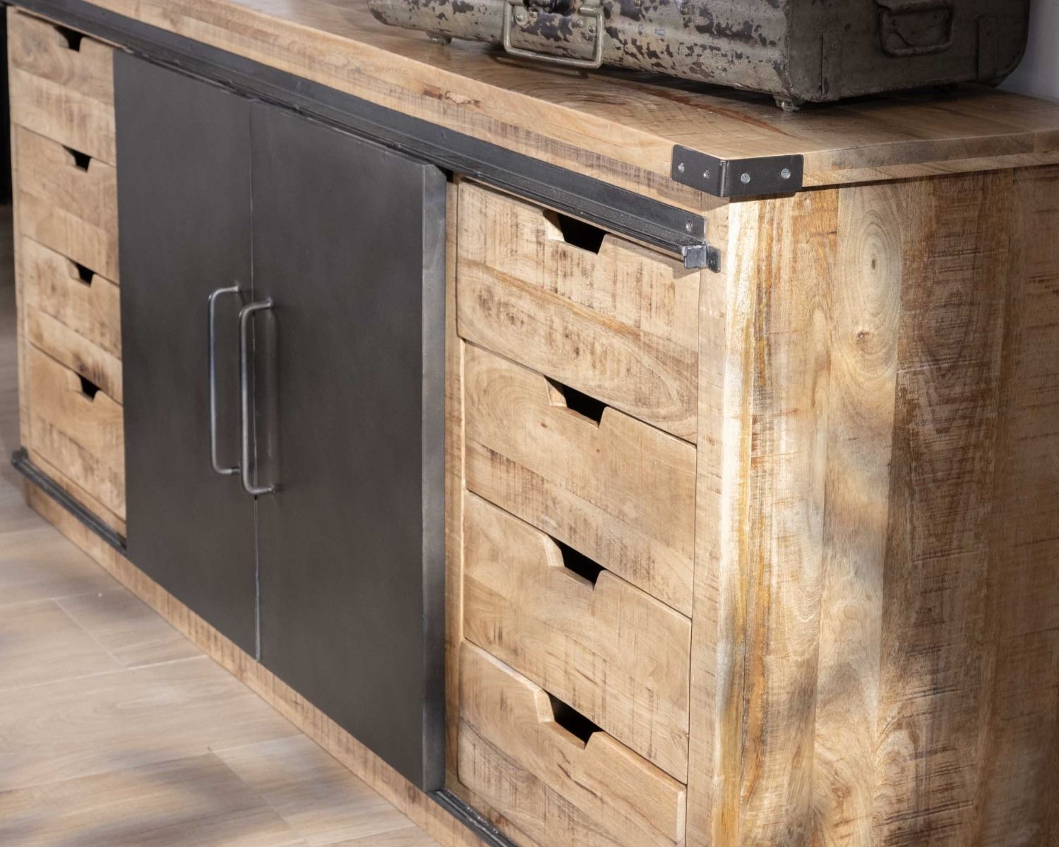 Aparador de metal y madera de 200 cm con puertas correderas «Caractère»