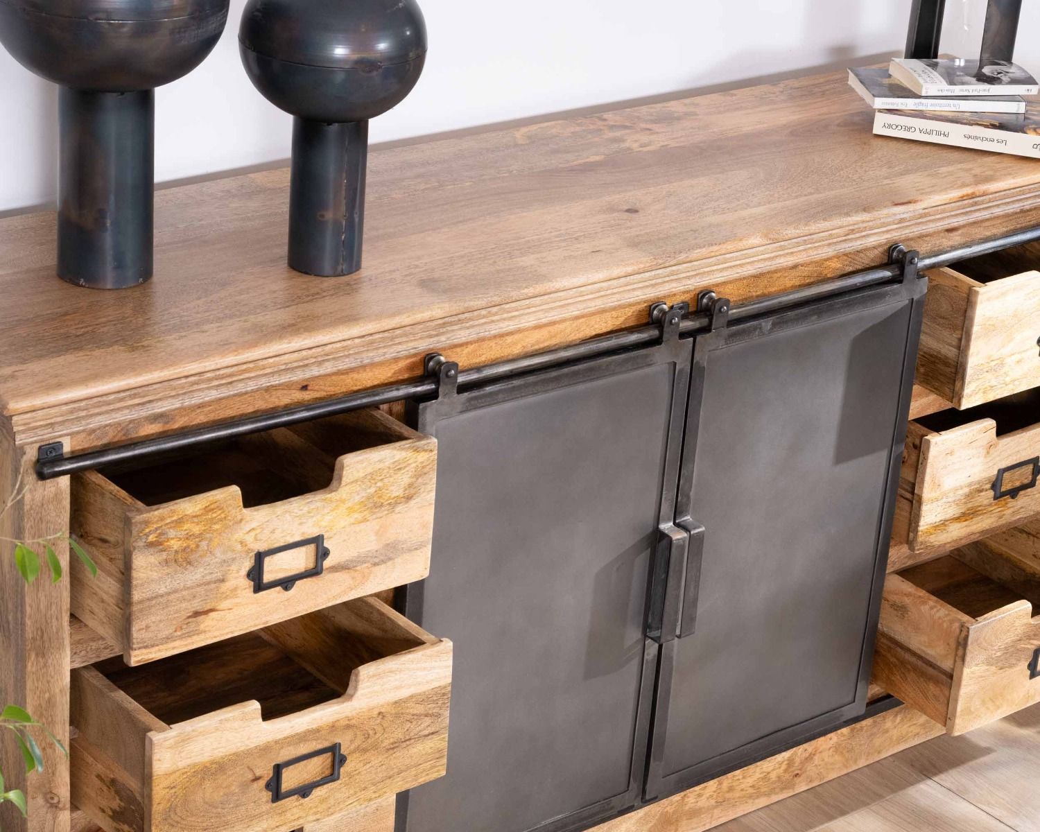 Aparador de estilo «factory» de madera maciza y metal «Haden»