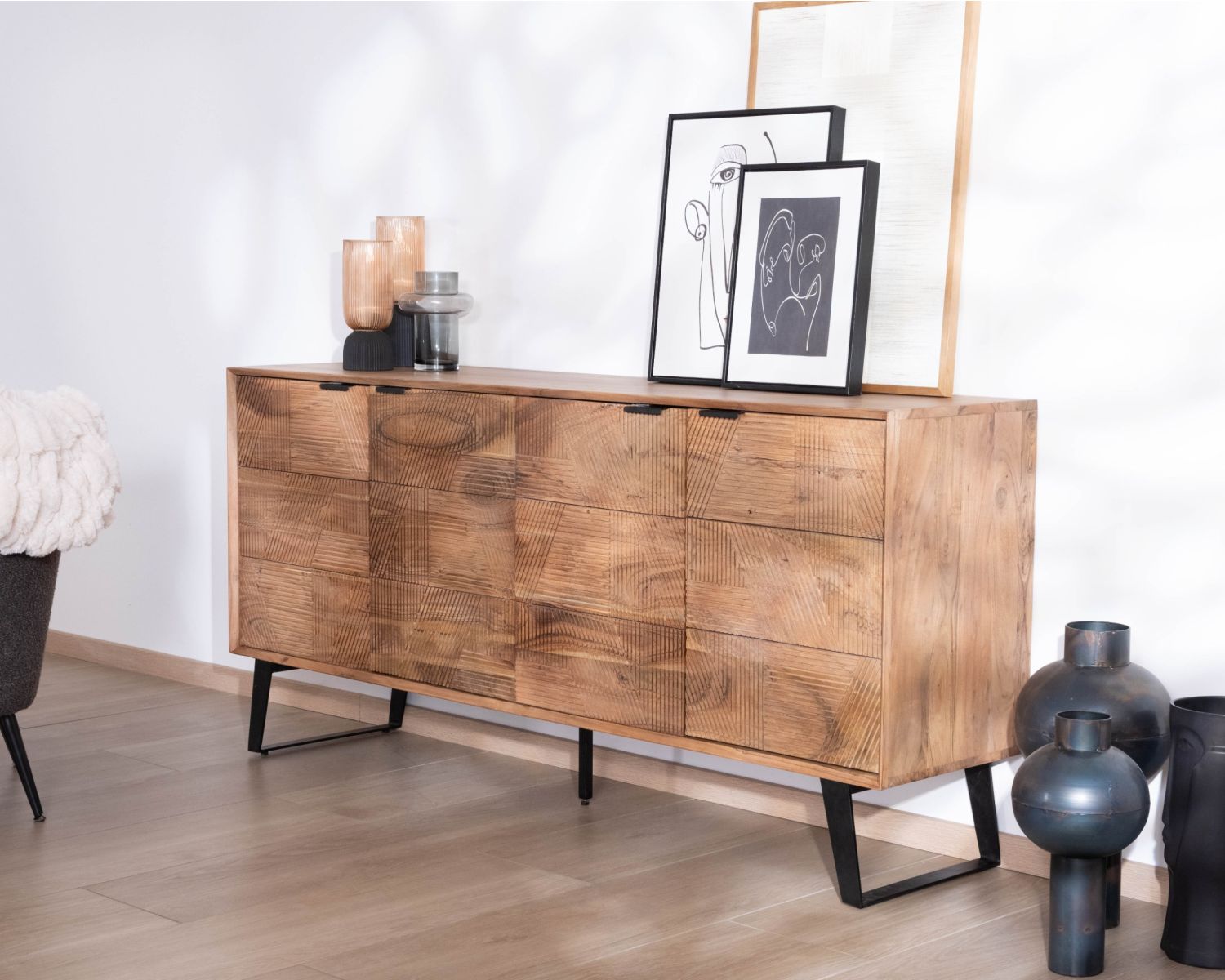 Aparador de 4 puertas de acacia «Uky», diseño contemporáneo con un toque retro