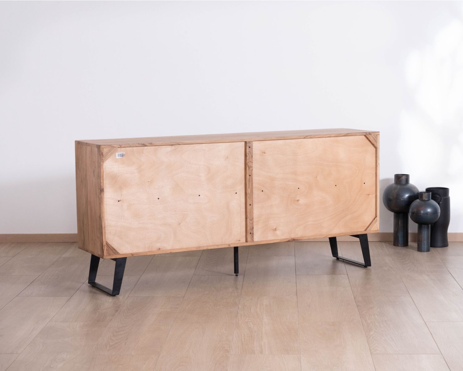 Aparador de 4 puertas de acacia «Uky», diseño contemporáneo con un toque retro
