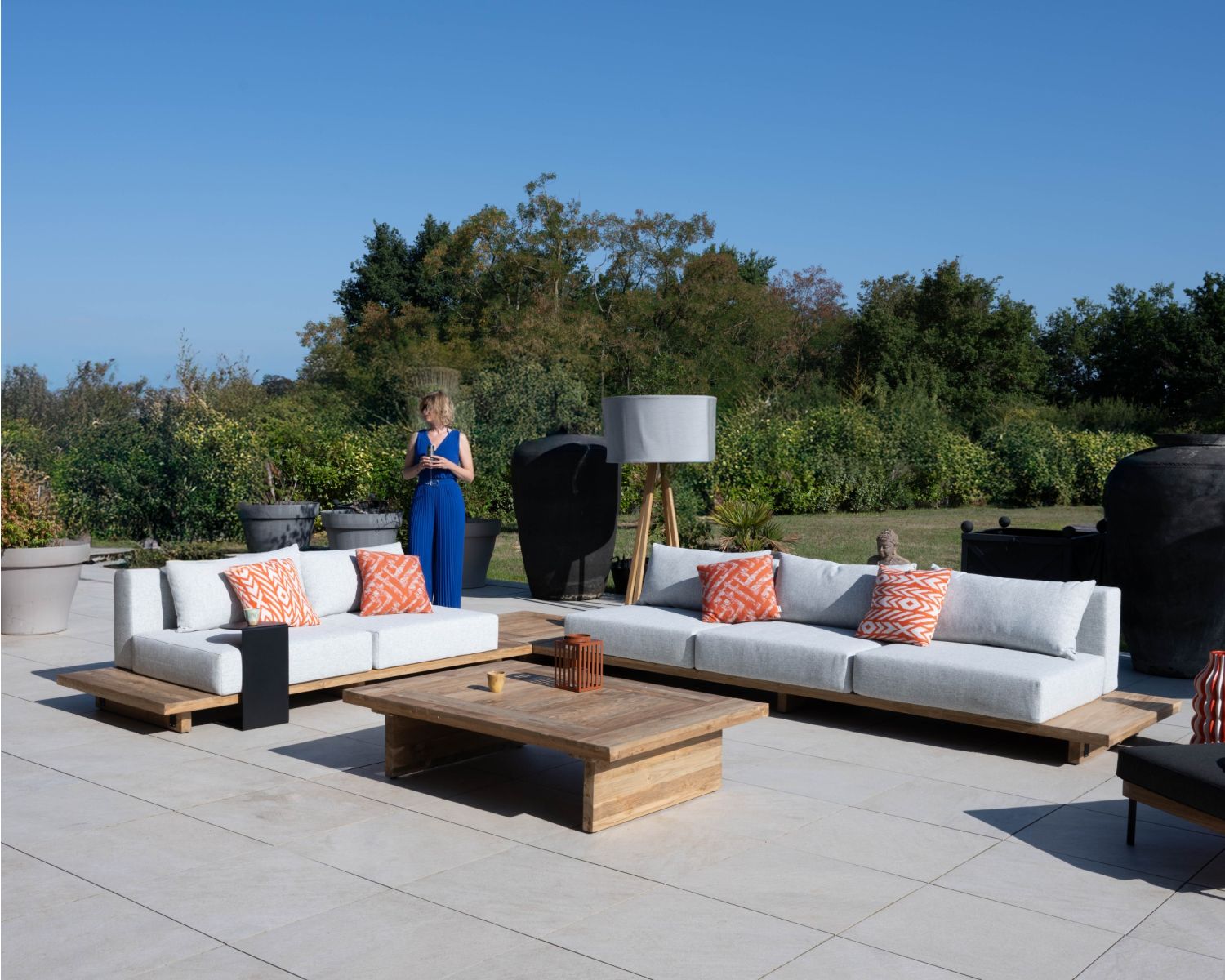 Gran mesa de centro de diseño «japandi» para exterior, de teca, modelo «Eclipse», 140 cm