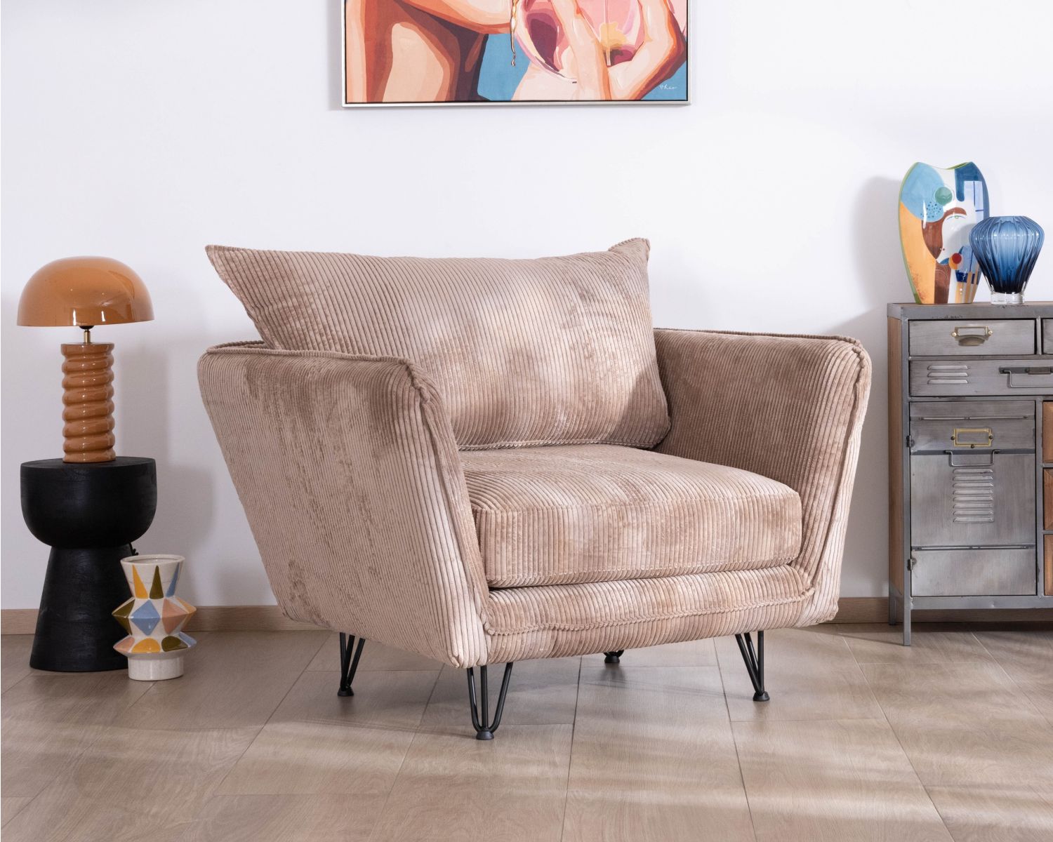 Sillón ultracómodo de estilo escandinavo en terciopelo acanalado color camel «Hasting»