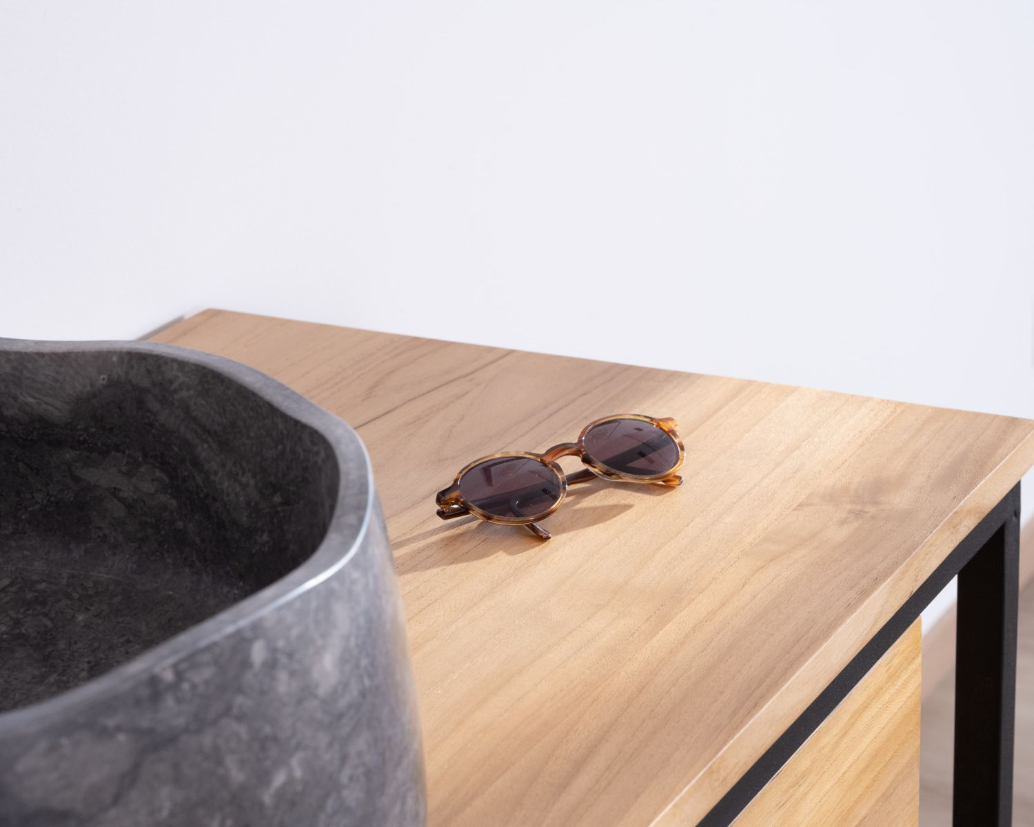 Mueble de baño contemporáneo de teca de 120 cm «Wavy» con base de diseño de metal