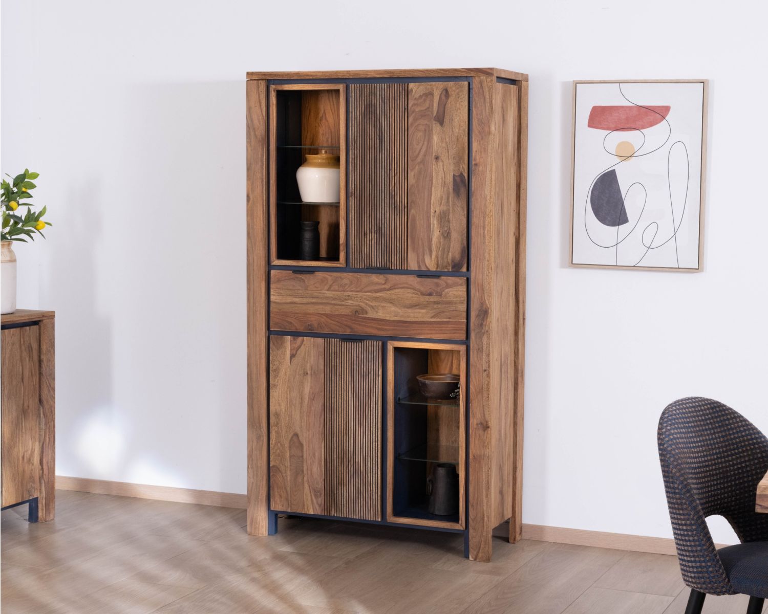 Jardinería con iluminación interior y estantes de cristal «Enoa», de palisandro y acacia