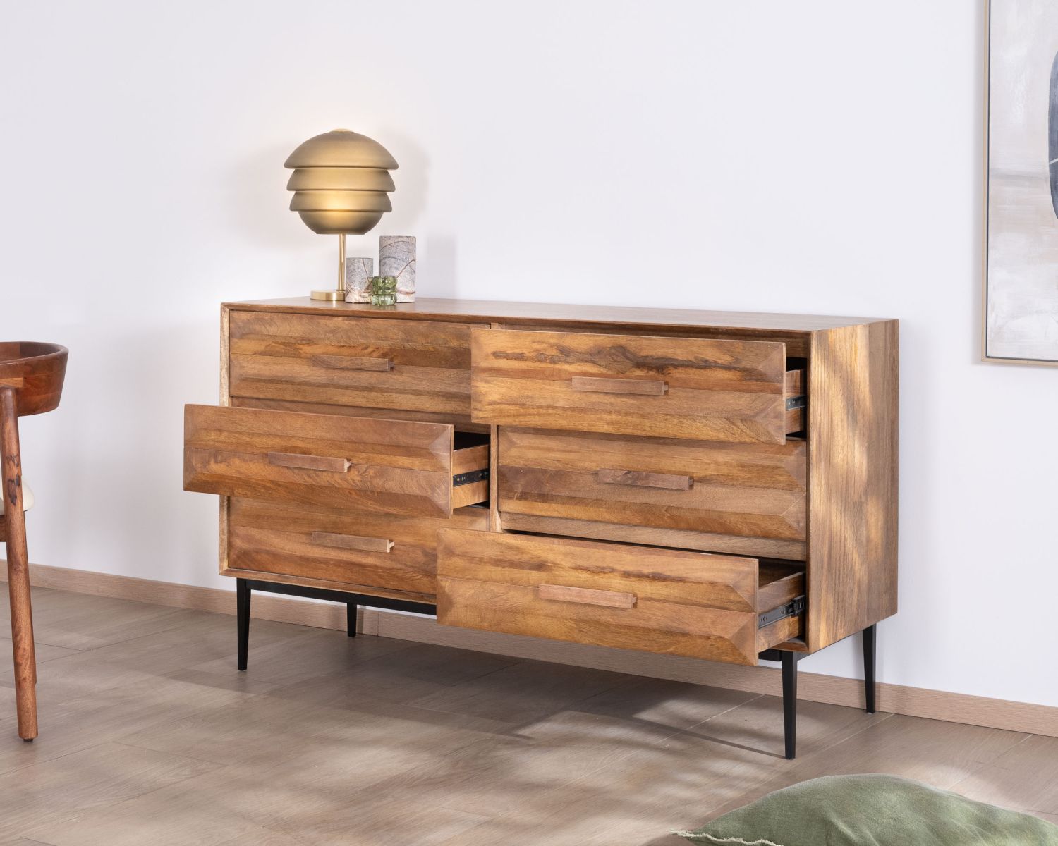 Cómoda de madera de mango con patas de metal de estilo retro «Presto», con 6 cajones de media anchura