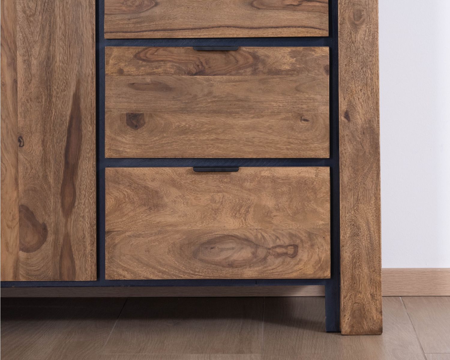 Aparador con múltiples compartimentos y estantes de cristal «Enoa», de palisandro y acacia, 200 cm 