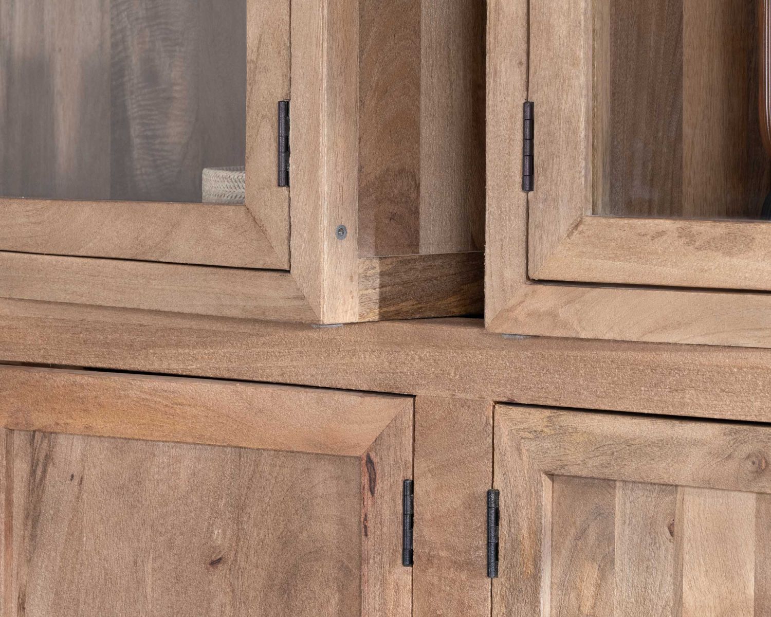 Gran aparador de madera de mango natural con puertas acristaladas «Maestro», 200 cm