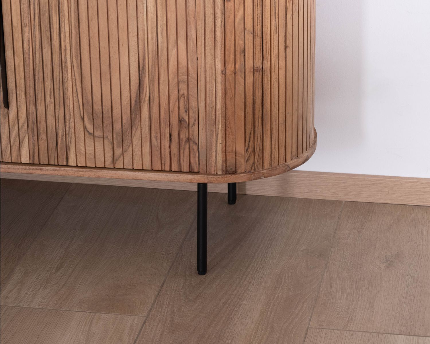 Mueble de almacenamiento de diseño retro «Bopee» con estantes e iluminación LED