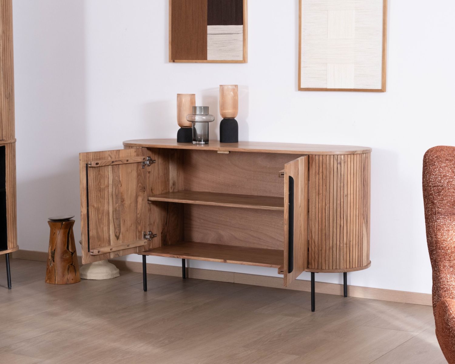 Pequeño aparador de 145 cm de acacia con estilo retro «Bopee»