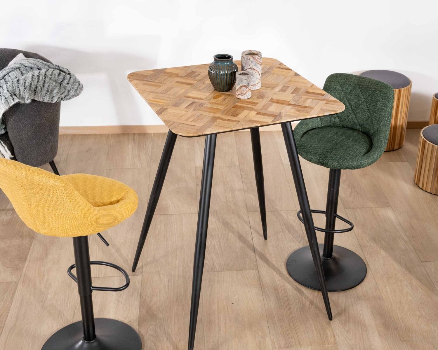 Mesa de bar cuadrada de 75 cm de teca reciclada con patas negras tipo «lápiz» «Foster»