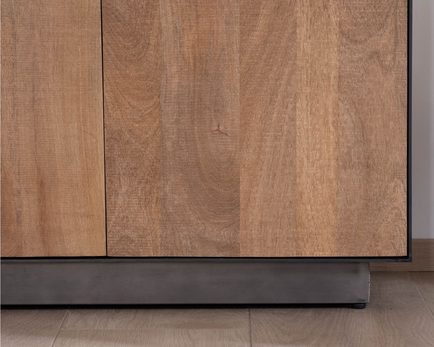 Aparador de 3 puertas de madera de mango, de estilo minimalista, «Santo», 150 cm