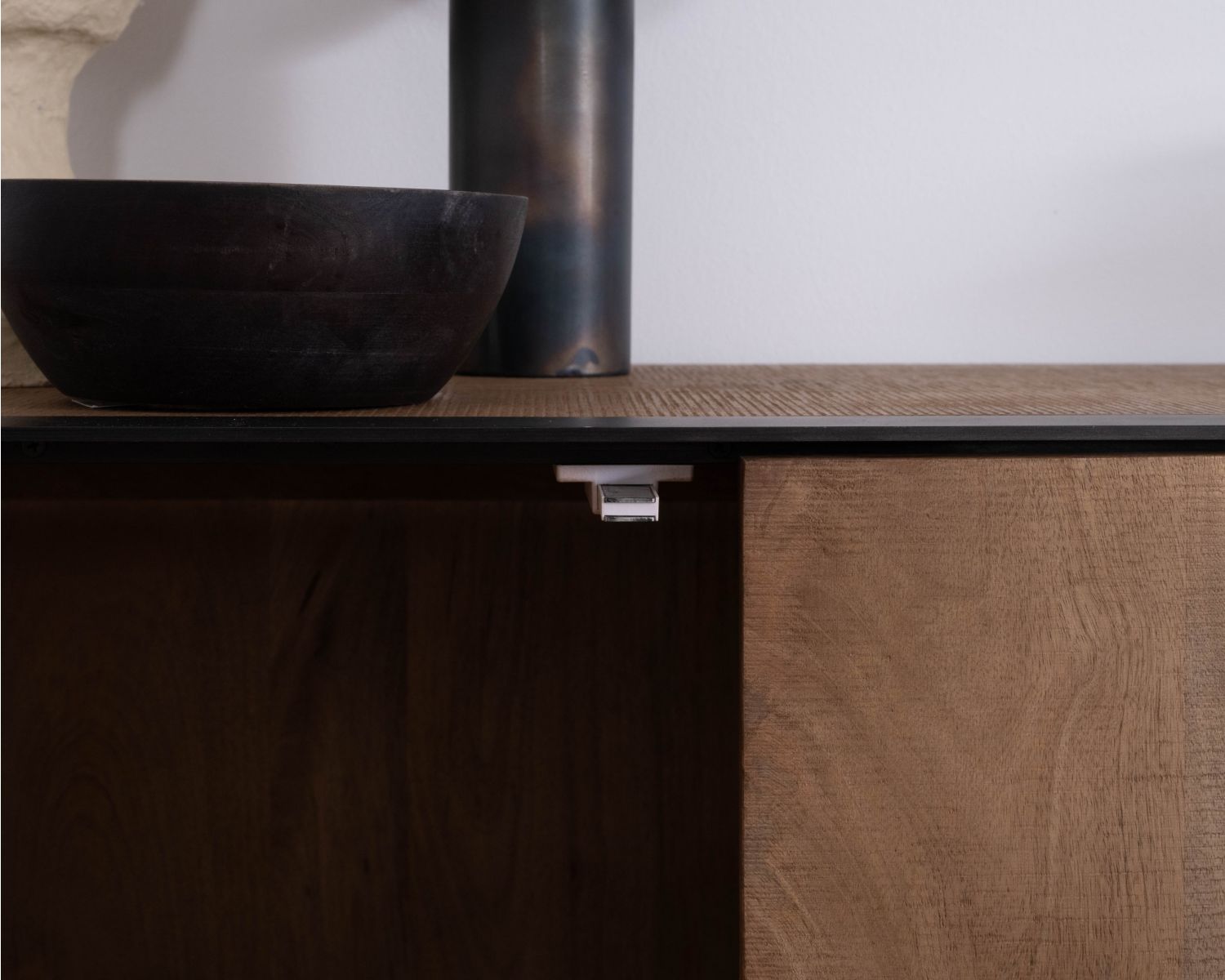 Aparador de 3 puertas de madera de mango, de estilo minimalista, «Santo», 150 cm