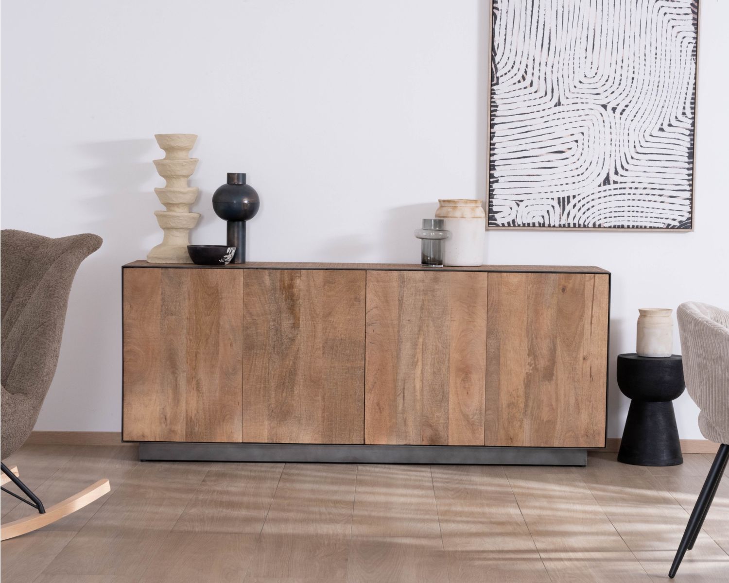 Aparador de líneas sencillas en madera maciza de mango «Santo», de 4 puertas 
