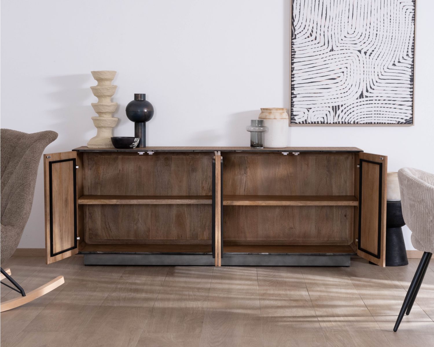 Aparador de líneas sencillas en madera maciza de mango «Santo», de 4 puertas 