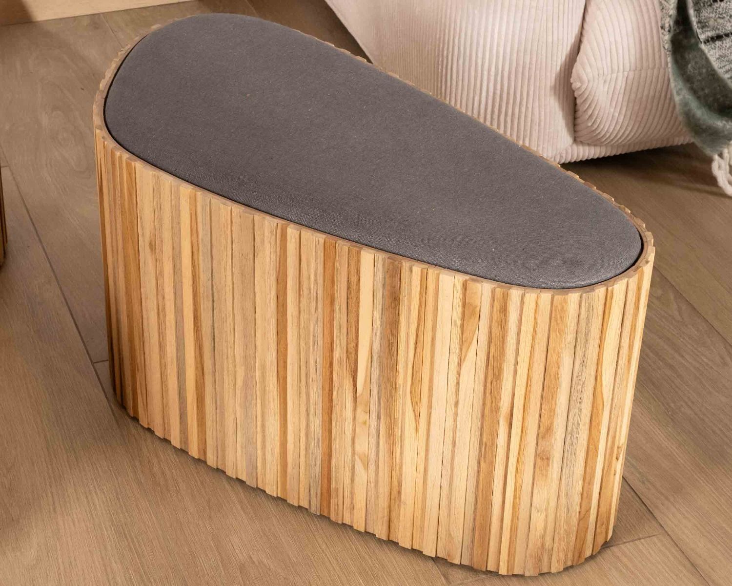 Pequeño banco de madera de teca reciclada y tela gris «Foster»