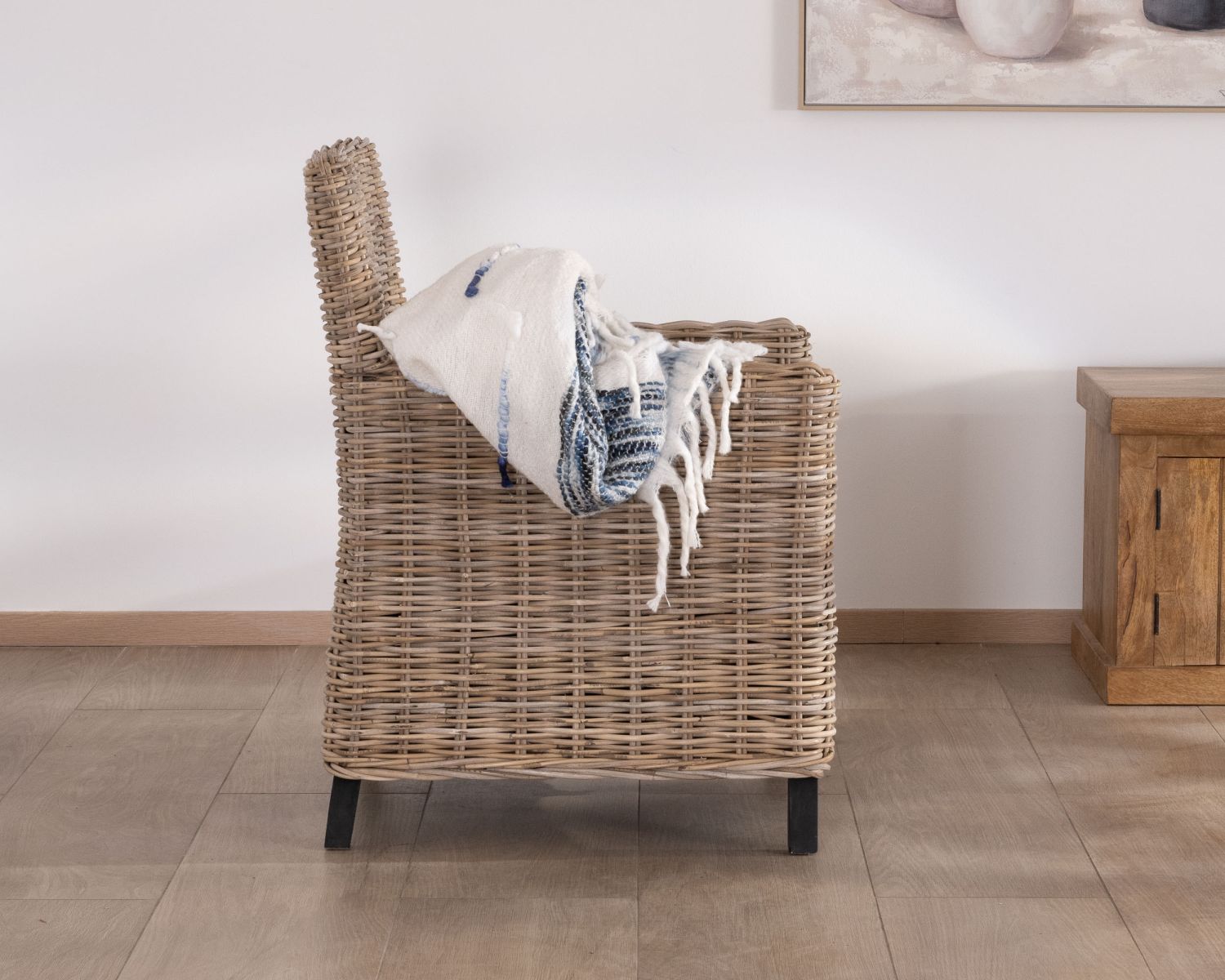Gran sillón de jardín muy cómodo, de madera de kubu en tono gris y tela «Balangan Beach»