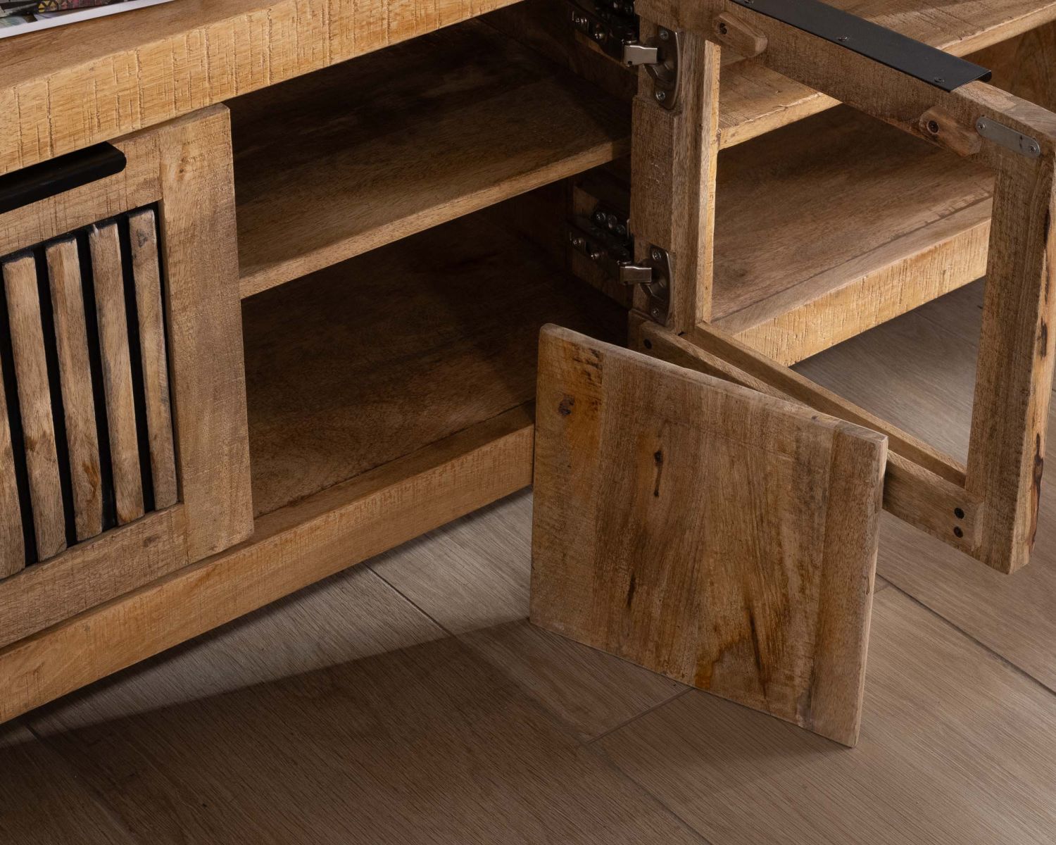 Sofá para televisión de 175 cm de madera de mango y patas de metal «Manoha»