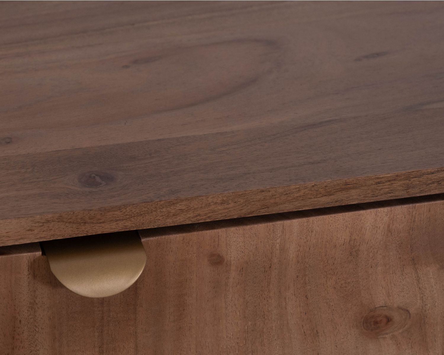 Aparador de acacia maciza «Yona» de 4 puertas con un diseño minimalista