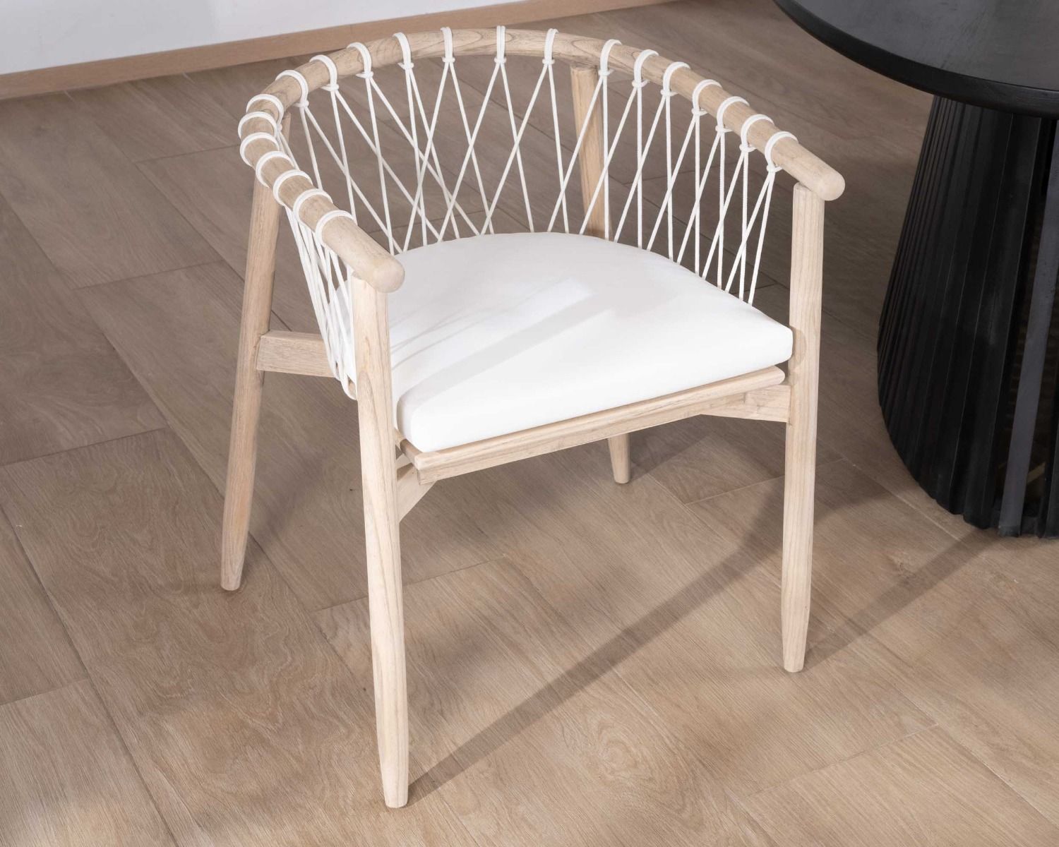 Silla de comedor de madera y cuerda trenzada «Katue»