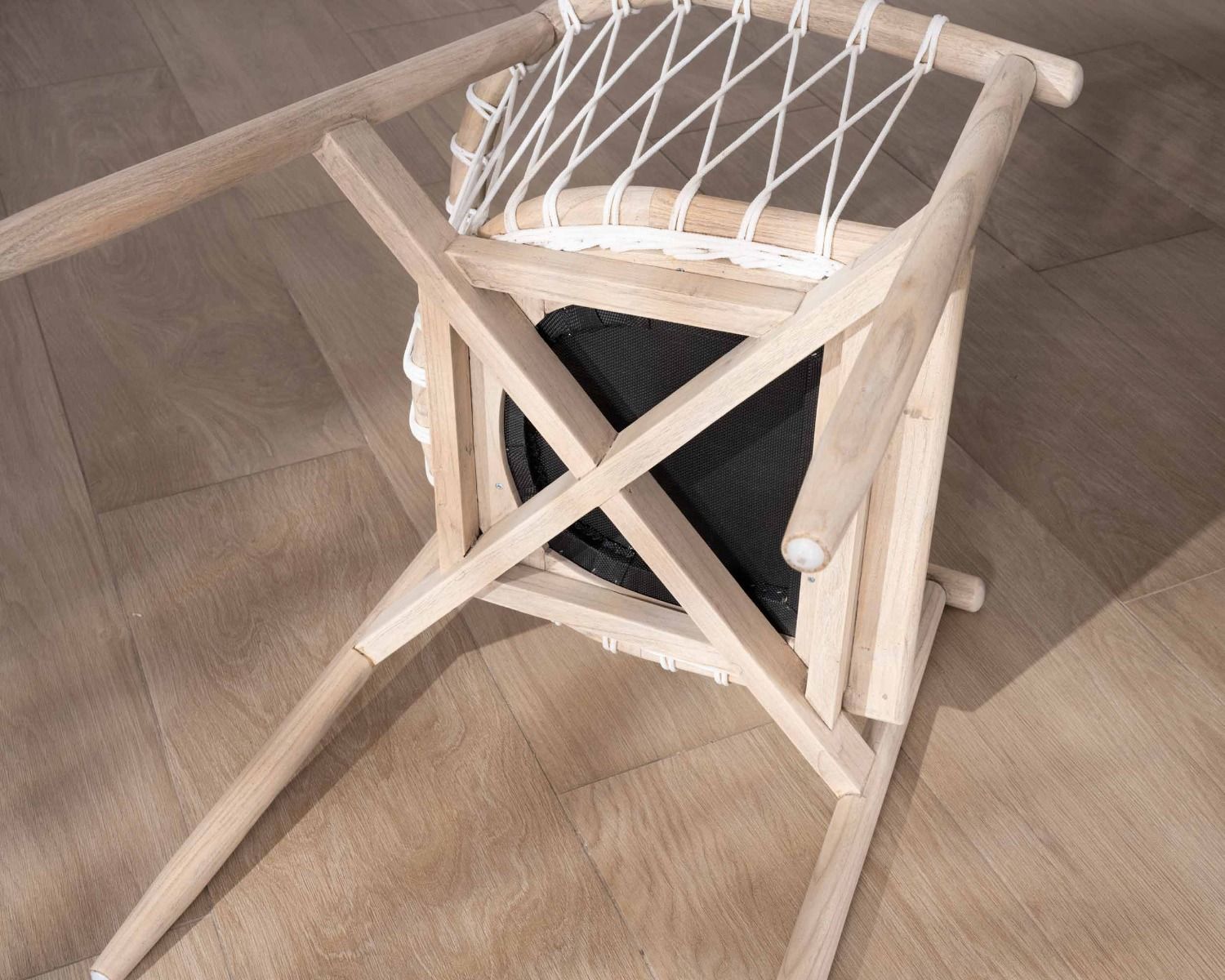 Silla de comedor de madera y cuerda trenzada «Katue»