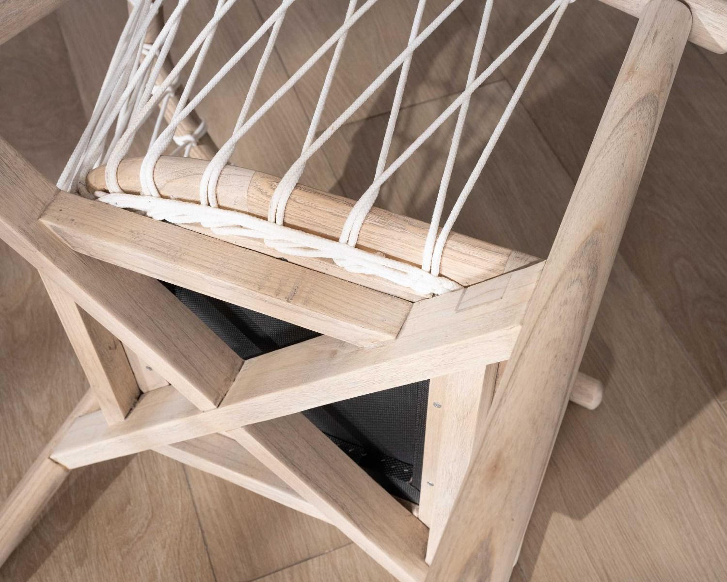 Silla de comedor de madera y cuerda trenzada «Katue»