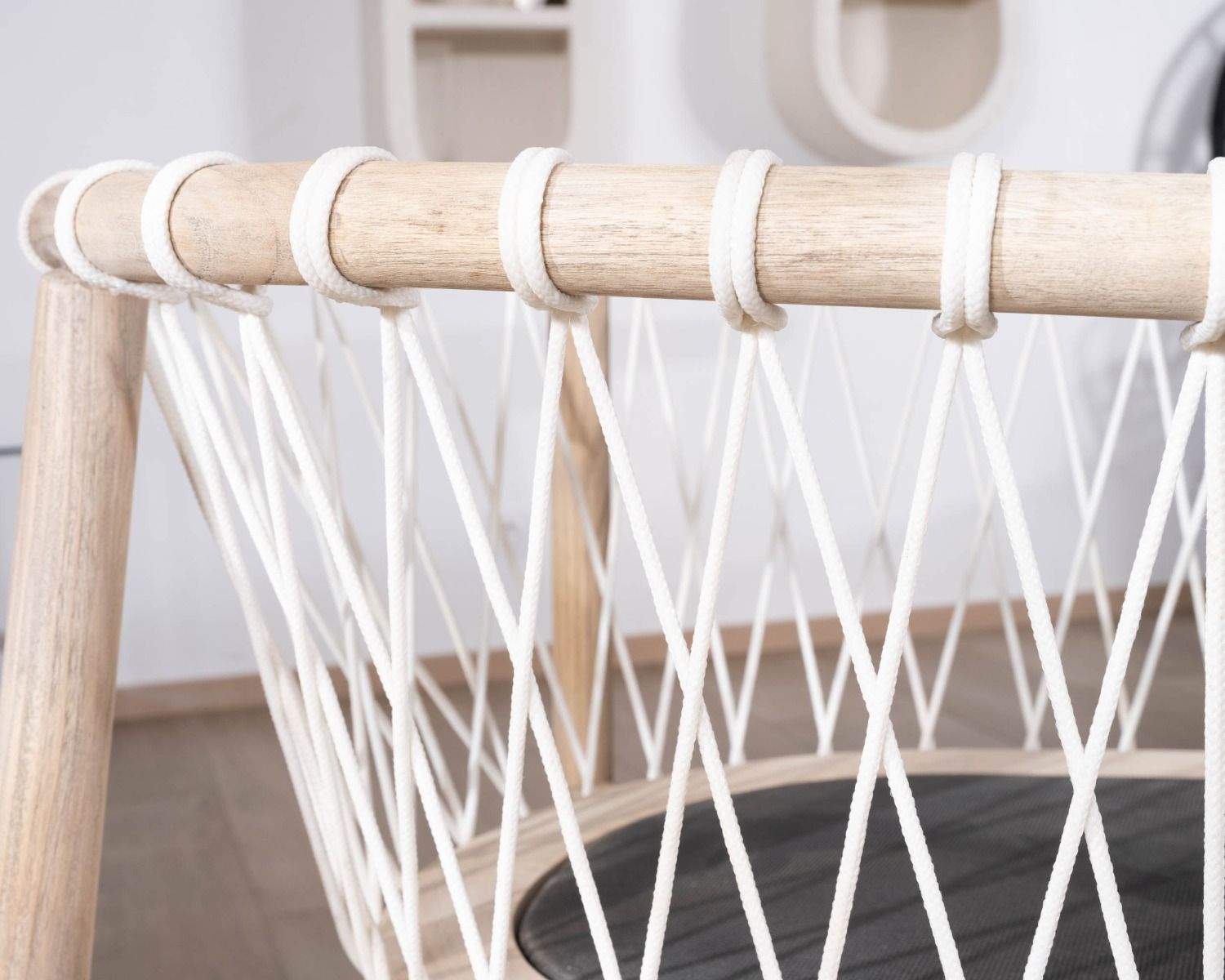Silla de comedor de madera y cuerda trenzada «Katue»