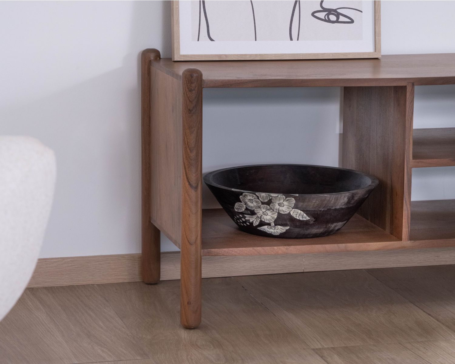 Mueble para la tele de estilo «japandi» «Yona», de acacia maciza, 130 cm