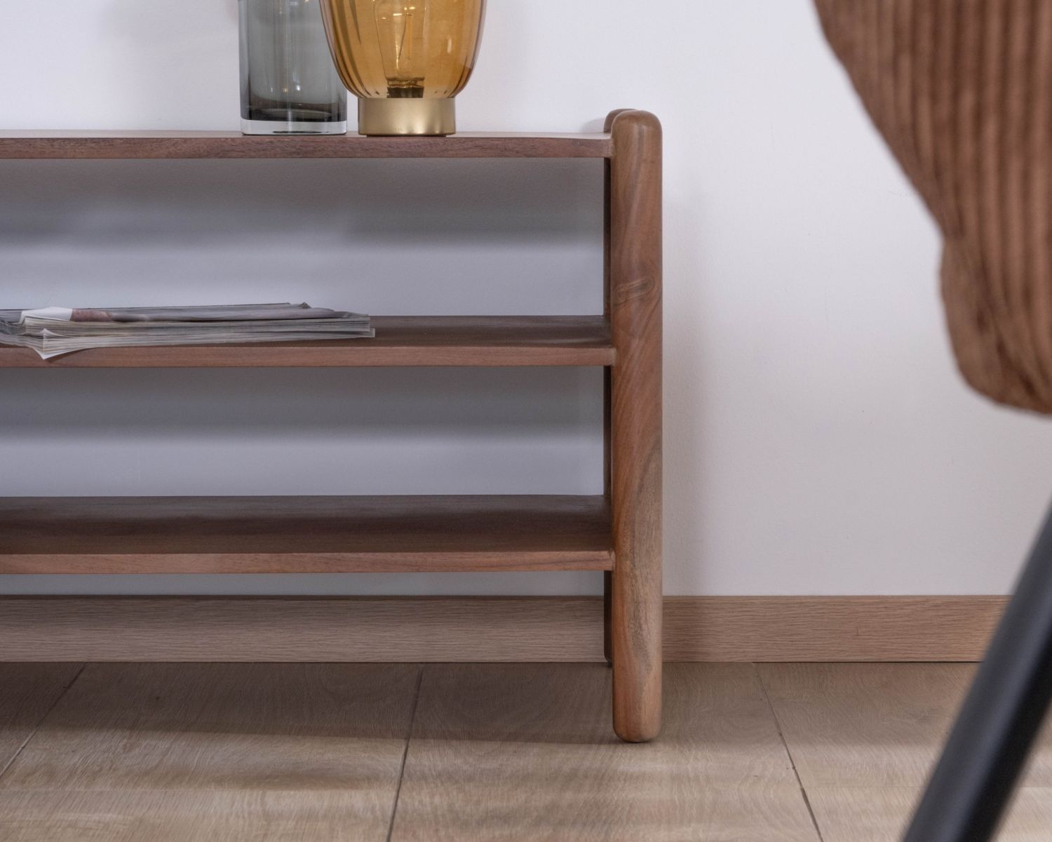 Mueble para la tele de estilo «japandi» «Yona», de acacia maciza, 130 cm