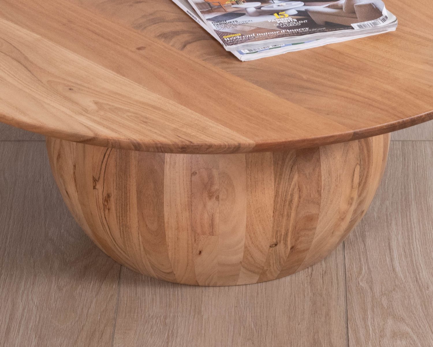 Mesa de centro de diseño, redonda, de madera maciza de acacia, con pata esférica «Voluto»