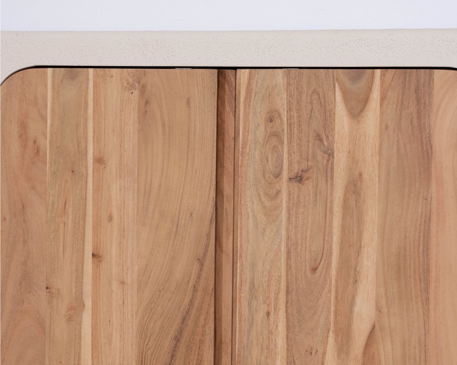 Aparador bajo de 4 puertas, de estilo orgánico y contemporáneo, «Miona»