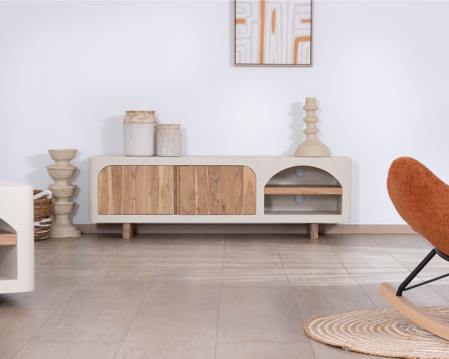 Mueble de televisión contemporáneo con acabado de hormigón pulido y madera de acacia «Miona»
